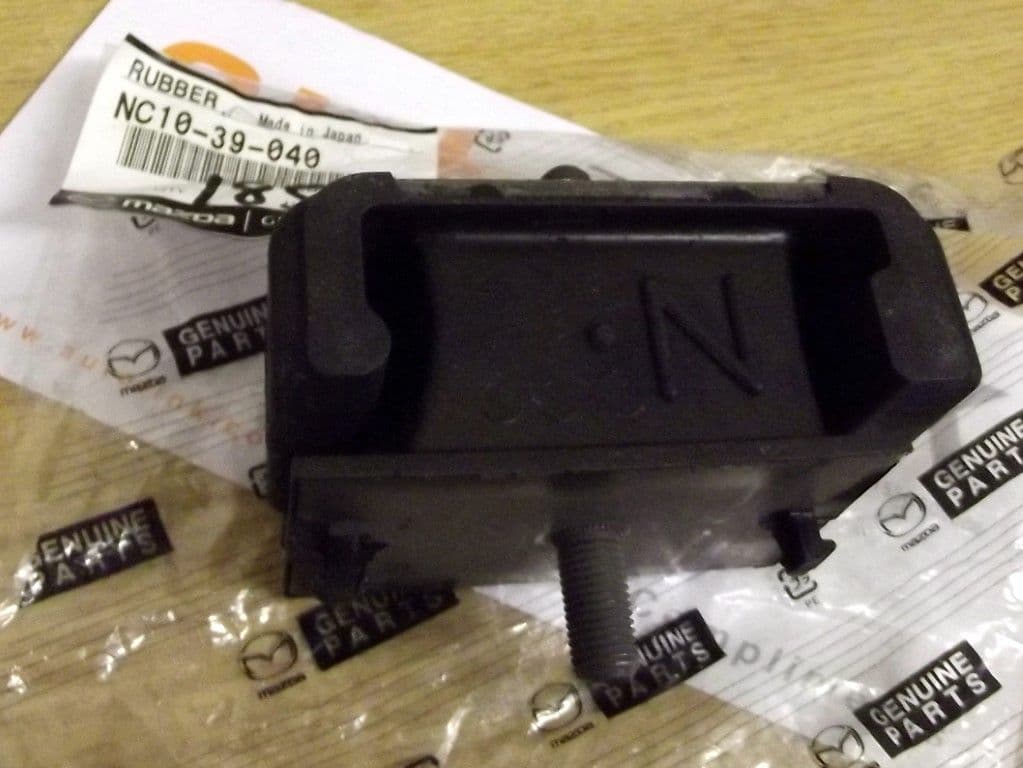 Engine mounting rubber genuine Mazda MX-5 mk2 NC1039040 NEW