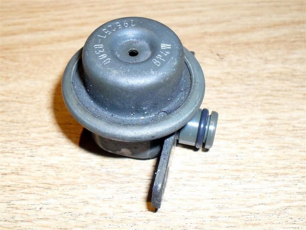 Fuel pressure regulator Mazda MX5 mk2 5 1 6 & 1 8 BP4W20180 USED