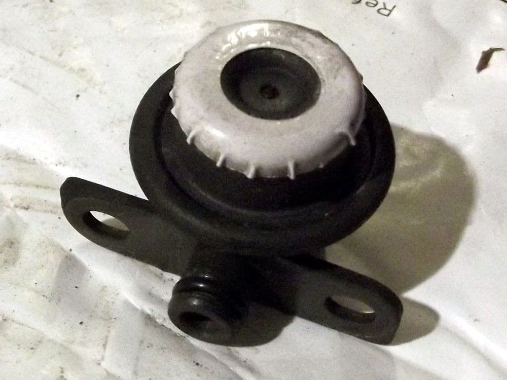 Fuel pressure regulator Mazda MX5 mk2 5 1 6 & 1 8 BP4W20180 USED