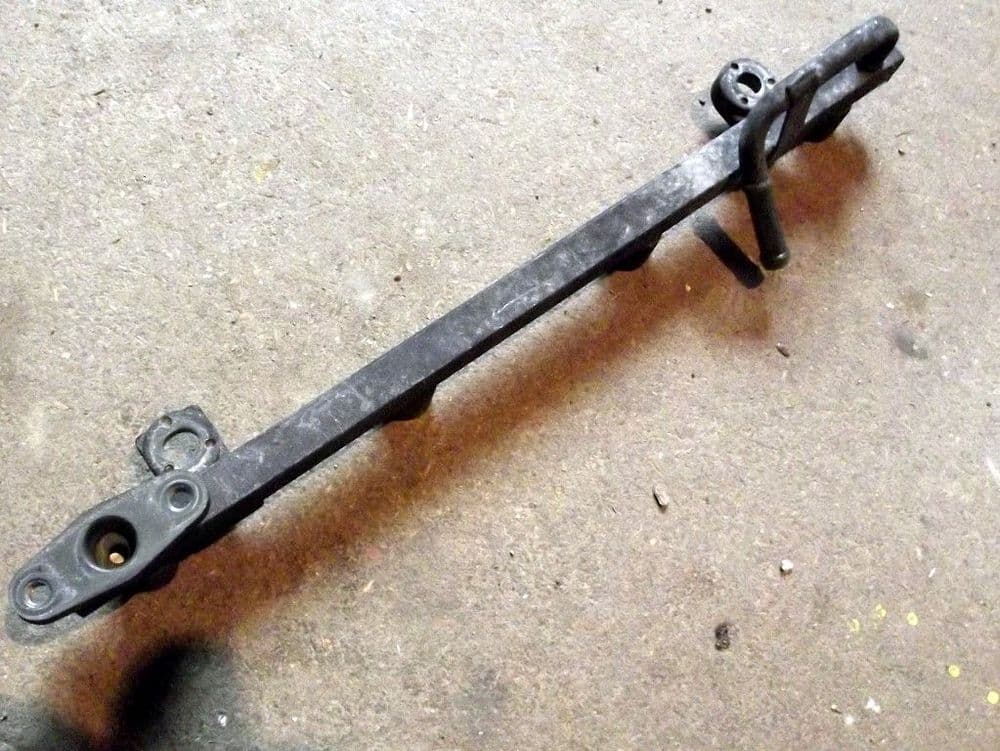 Fuel rail Mazda MX5 1 6 mk1 B61P13150 USED