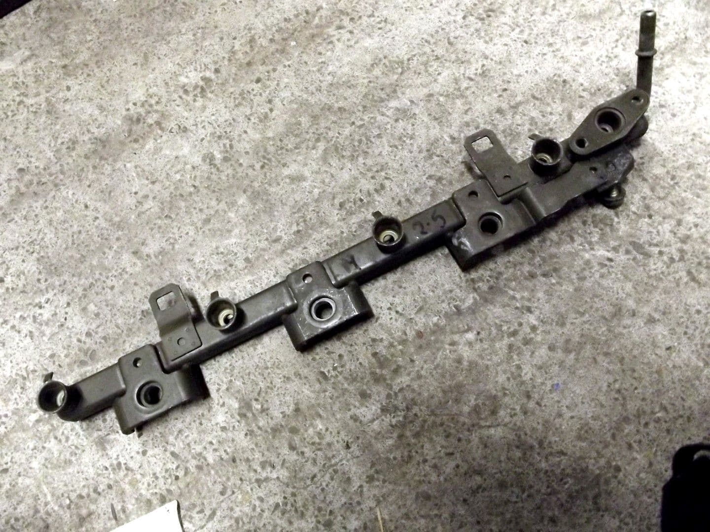 Fuel rail Mazda MX5 1 8 mk2 5 VVT 200105 BP6Z13150 USED