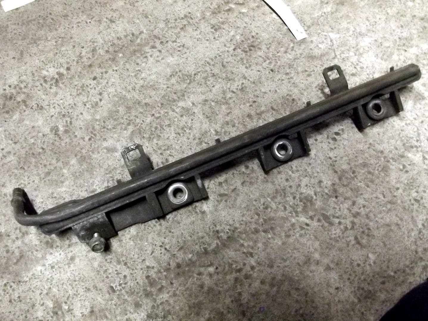 Fuel rail Mazda MX5 1 8 mk2 5 VVT 200105 BP6Z13150 USED