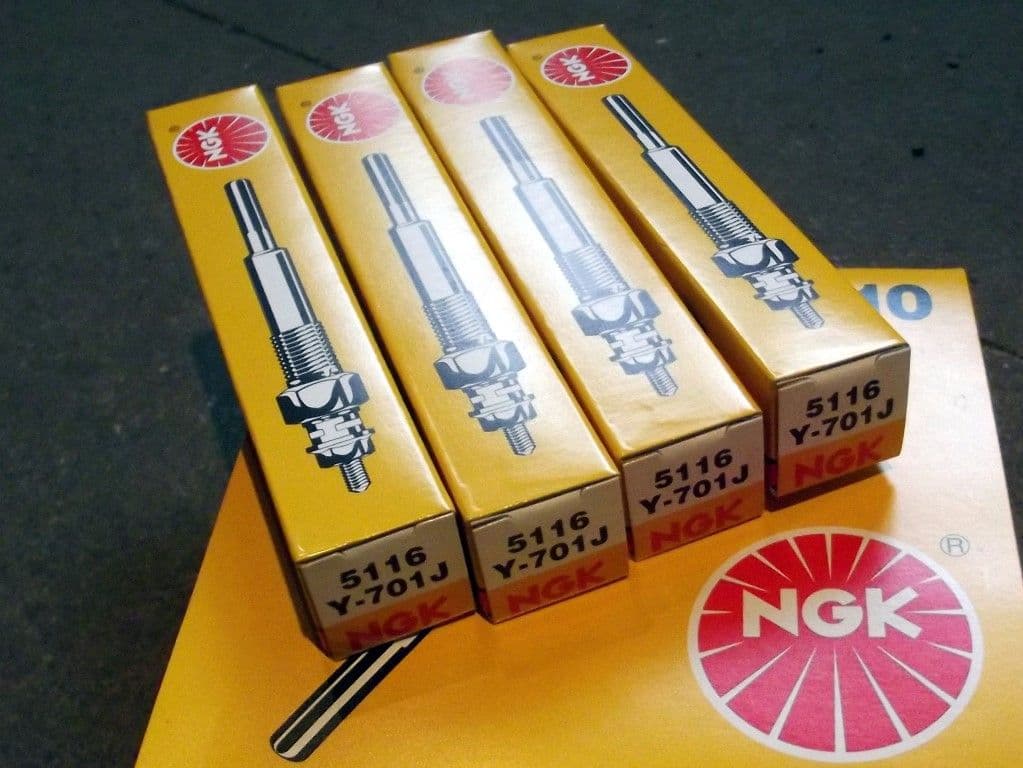Glow plug set Mazda Bongo 2 5TD 84mm 4 x NGK plugs