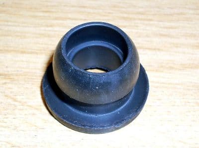 Grommet / seal, PCV Valve to cam cover, Mazda MX-5, E30113338A