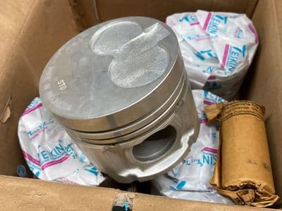 Piston set, Mazda Bongo 2.5TD, standard size, WLY811SA0B
