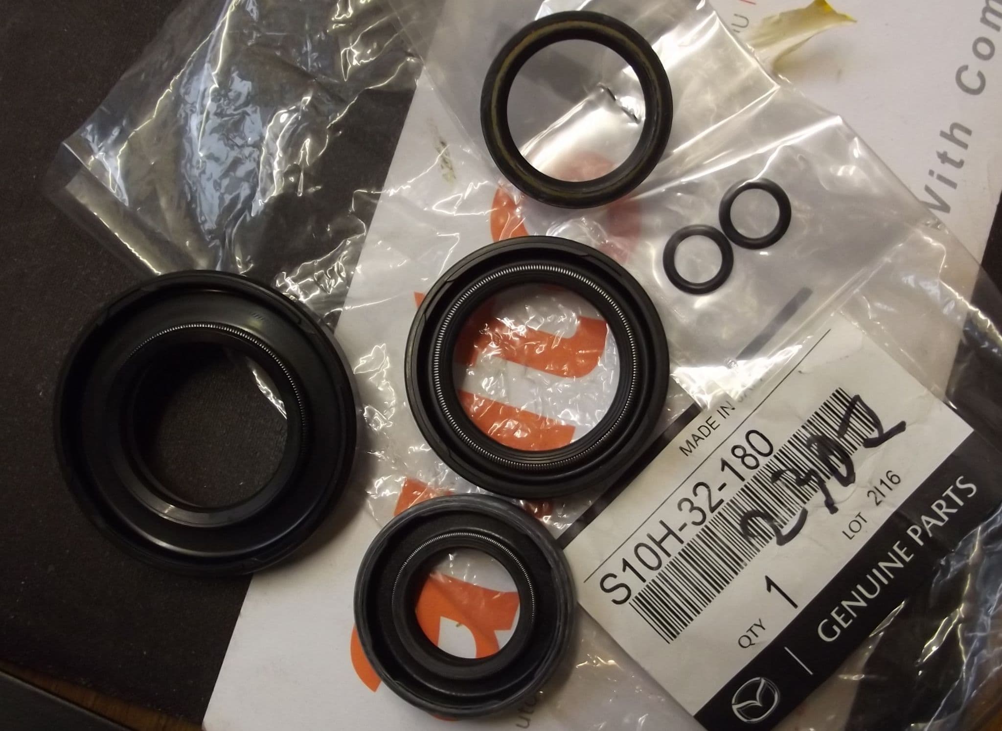 Power steering rack seal kit Mazda Bongo S10H32180