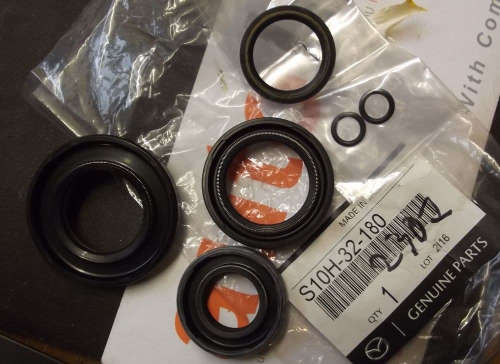Power steering rack seal kit Mazda Bongo S10H32180