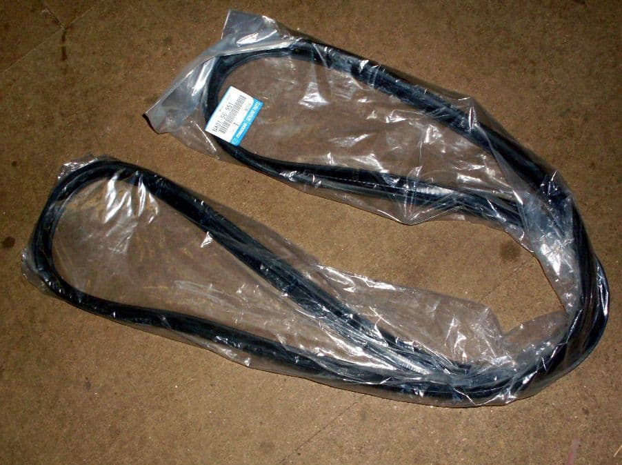 Seal boot lid genuine Mazda MX-5 mk1 NA0156951
