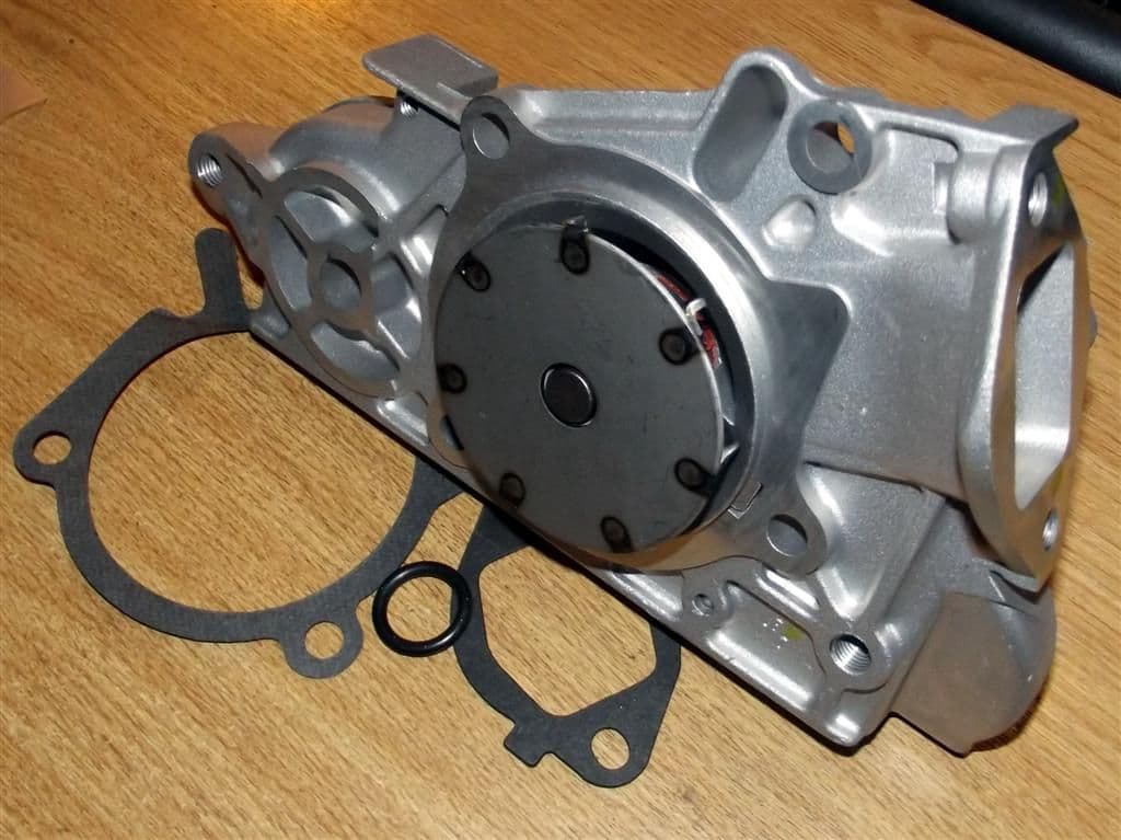 Recambio Genuino Mazda Junta De Tubería Entrada Bomba Agua Mazda MX-5 - Genuina Mazda, Compatible MX5 Mk1 Mk2 1.6 1.8, 1 Año Garantía Junta Mazda MX -5 1.6