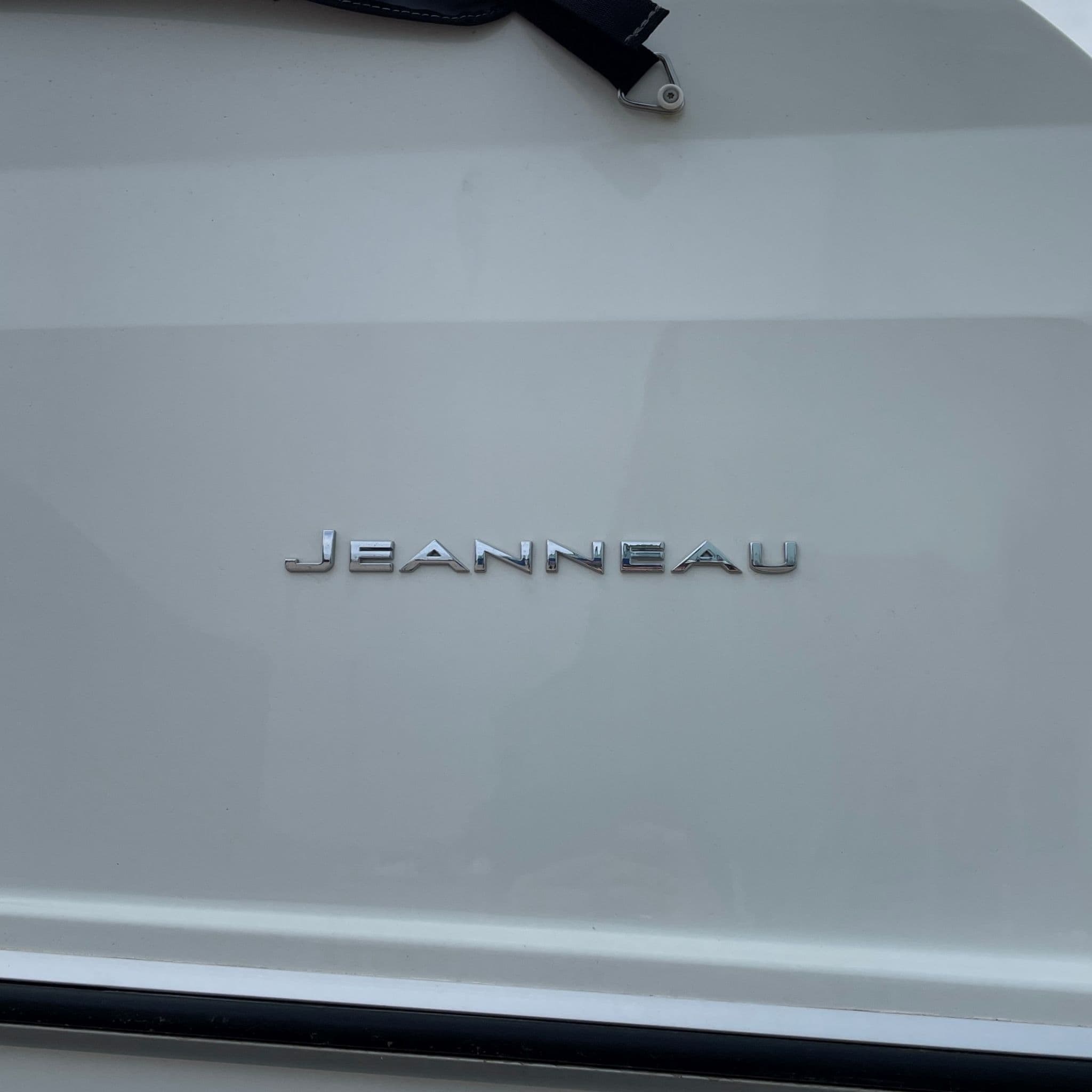Jeanneau Badge Lettering
