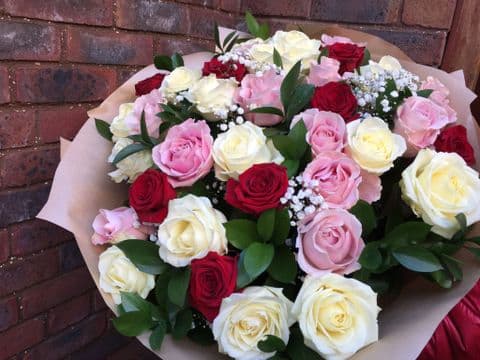 red/ pink/ white rose mix