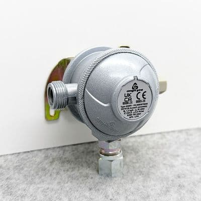 CAVAGNA 90 Deg Caravan & Motorhome Bulkhead Regulator - 10mm