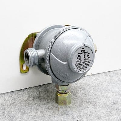 CAVAGNA 90 Deg Caravan & Motorhome Bulkhead Regulator - 8mm