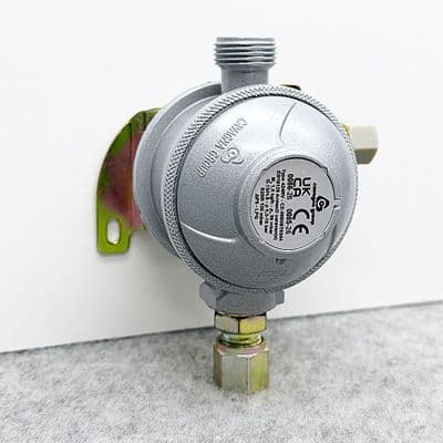CAVAGNA Straight Caravan & Motorhome Bulkhead Regulator - 8mm