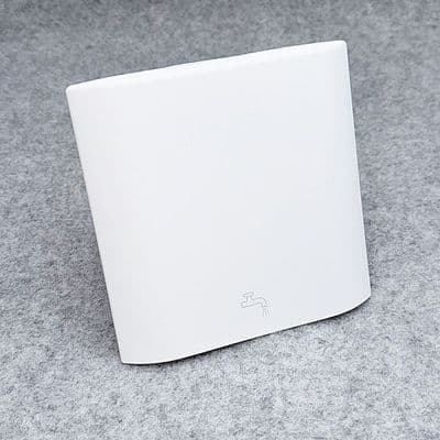 PLS Element Line Water Inlet With Magnetic Close - White