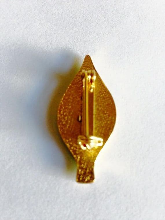 Easter Lily Pin Badge 28mm