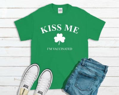 Kiss Me I'm Vaccinated St Patrick's Day T-Shirt
