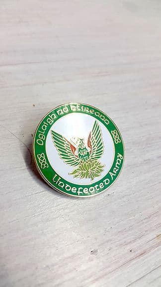 OGLAIGH NA HEIREANN - UNDEFEATED ARMY ENAMEL BADGE