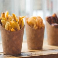 Speed up service with N2 Medium Kraft Chip Scoops (Case of 1,000). 100% plastic-free, water-based greaseproof lining,