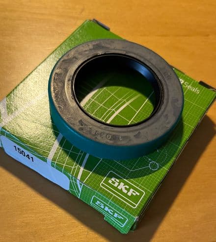 1955-79 C1 C2 C3 Trans output rear shaft Seal 9449,New