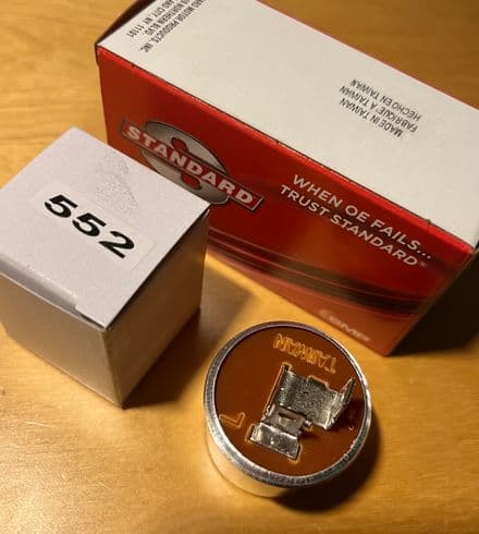 1961-89 552 EFL552 FLASHER CAN turn indicator