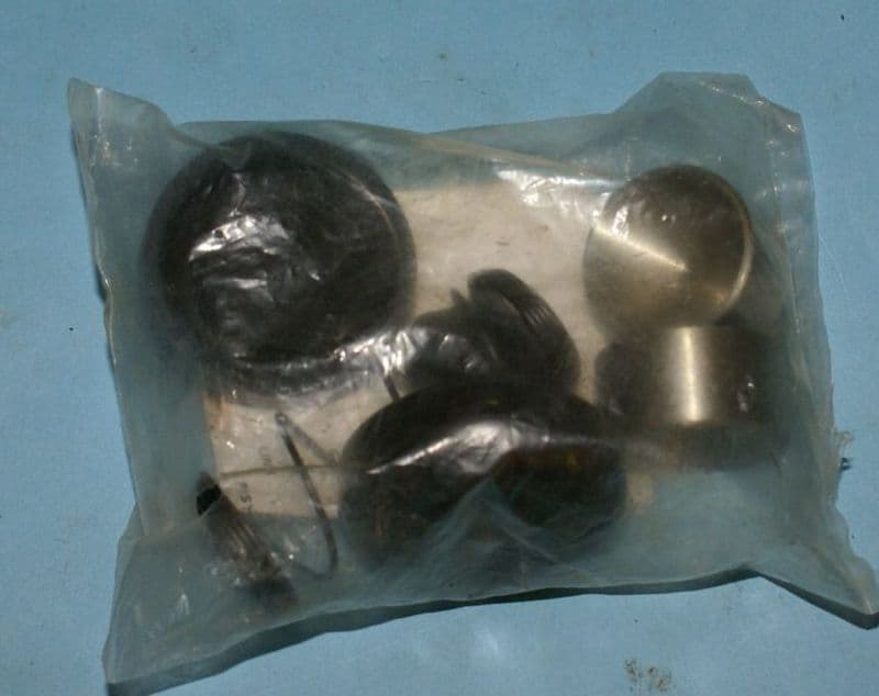 1963 - 1964 Front Wheel Cylinder  Rebuild KIT inc Piston, New