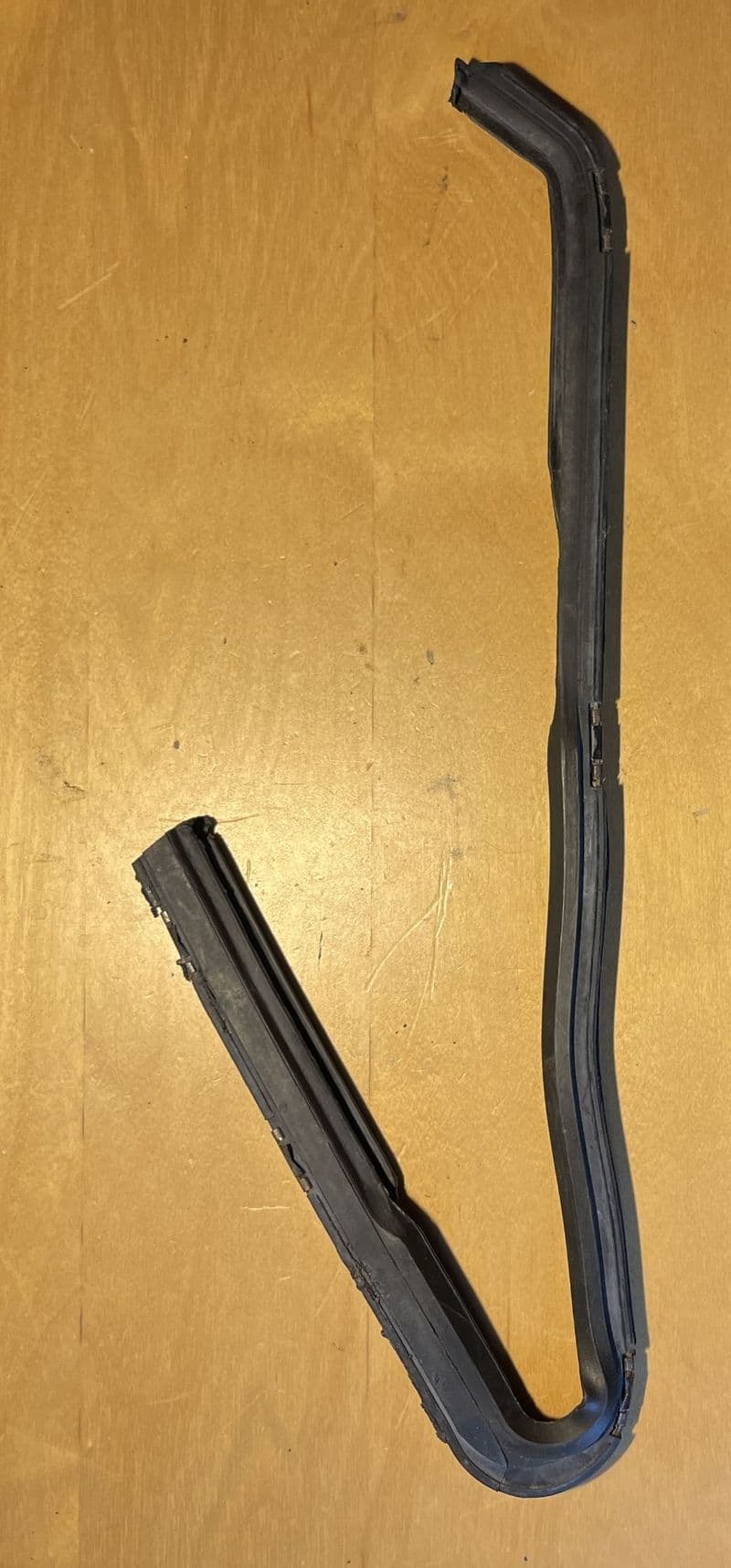 1963-1967 C2 repro GM 3823308 , convertible Vent  window Front RH WEATHERSTRIP New  - aged