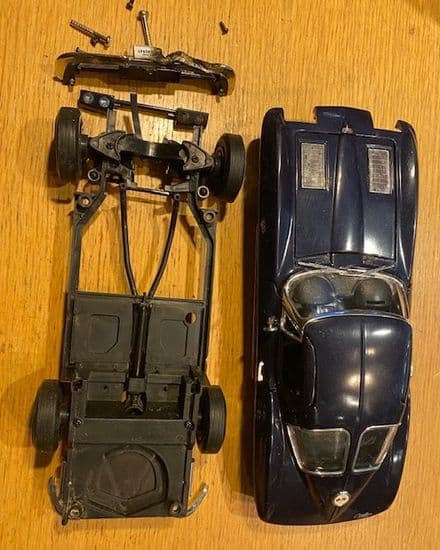 1963 ERTL SPLIT WINDOW COUPE PROJECT 73211/18 scale MOTOR MISSING & FIRE DAMAGED