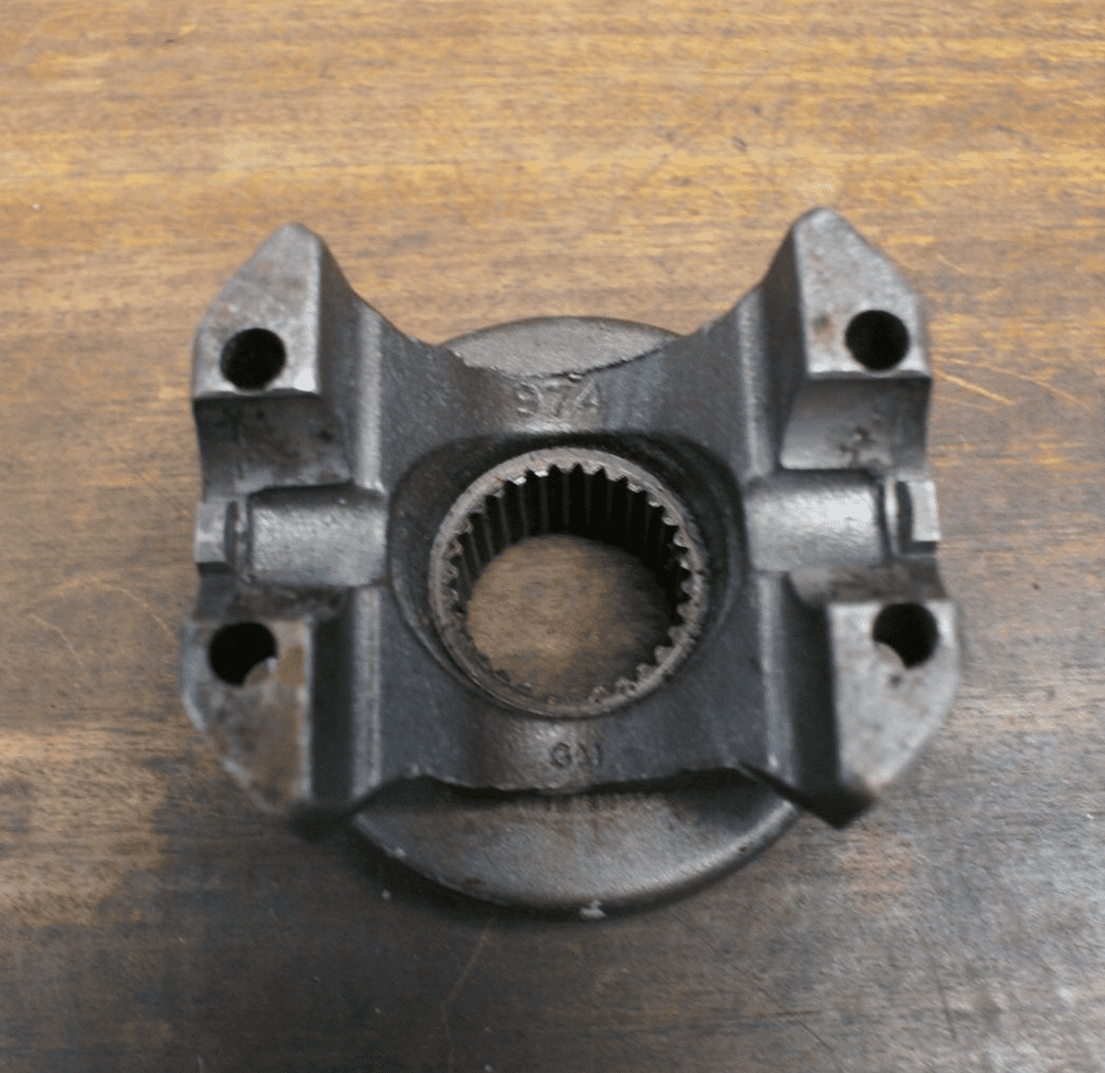 19651970 C2 C3 Corvette 30 Spline Diff Pinion Yoke Flange GM 974 Used