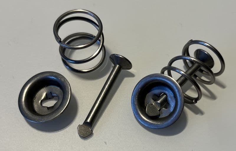 1965 - 1982 C2 C3  like GM 325075 & GM 5467815  Park Brake  SHOE RETAINER  SPRING SET SS, New