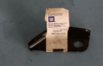 1965-74 CHEVY short Starter Brace, GM 396558, 5cm c/c New, Box A