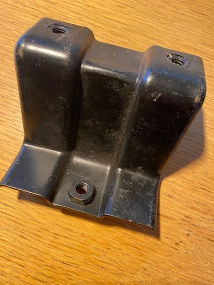 1966-1967 Corvette C2 , fan shroud mounting bracket 327 GM3880085