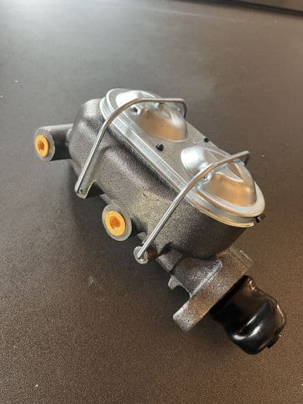 1967-1976 C3 Corvette, no-power brake Master Cylinder, M36367 New