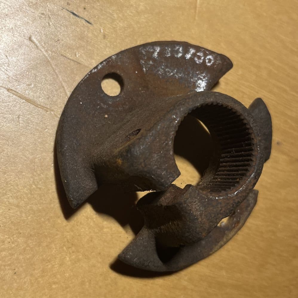 196769 C3 Corvette Steering Column COUPLER splined FLANGE GM 7807052