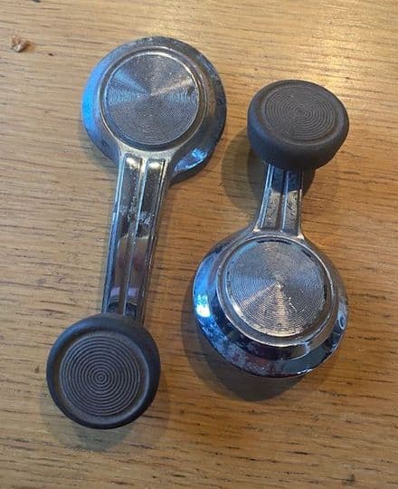 1967 PAIR upper and lower Vent & Window Winders , GM 5719461 & 5719477 black rubber topped