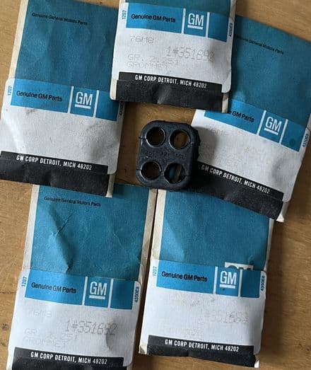 1968-1977 GM 351692 Corvette C3 Ignition WIRE GROMMET Support, New, NOS