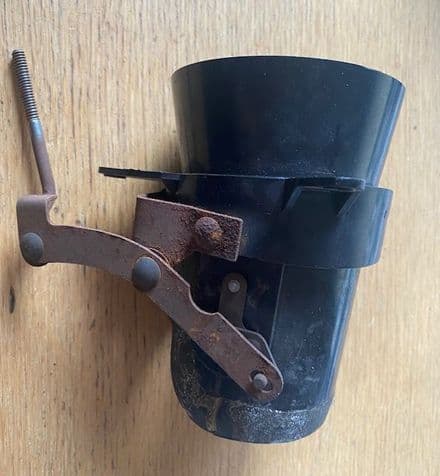 1968-77 Vent Air Deflector in dash HOUSING & DOOR assy 3958739 working used