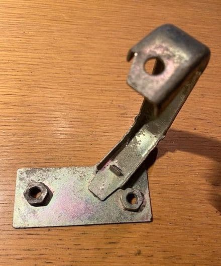 1969-1976 Bracket C3 Radiator LH upper Core Support GM 3952977 , Used very good