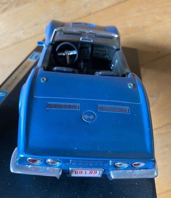 1969 NEW ex-display REVELL 1969 427 CORVETTE Convertible in