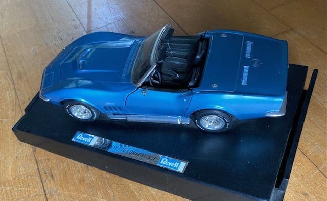 1969 NEW ex-display REVELL 1969 427 CORVETTE Convertible in Blue 1