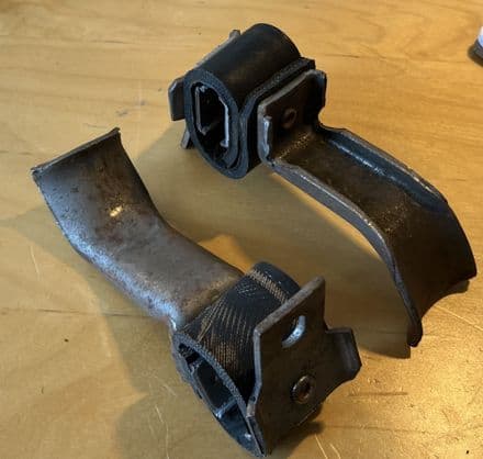 1974 GM 339712 Corvette Muffler HANGER KIT new