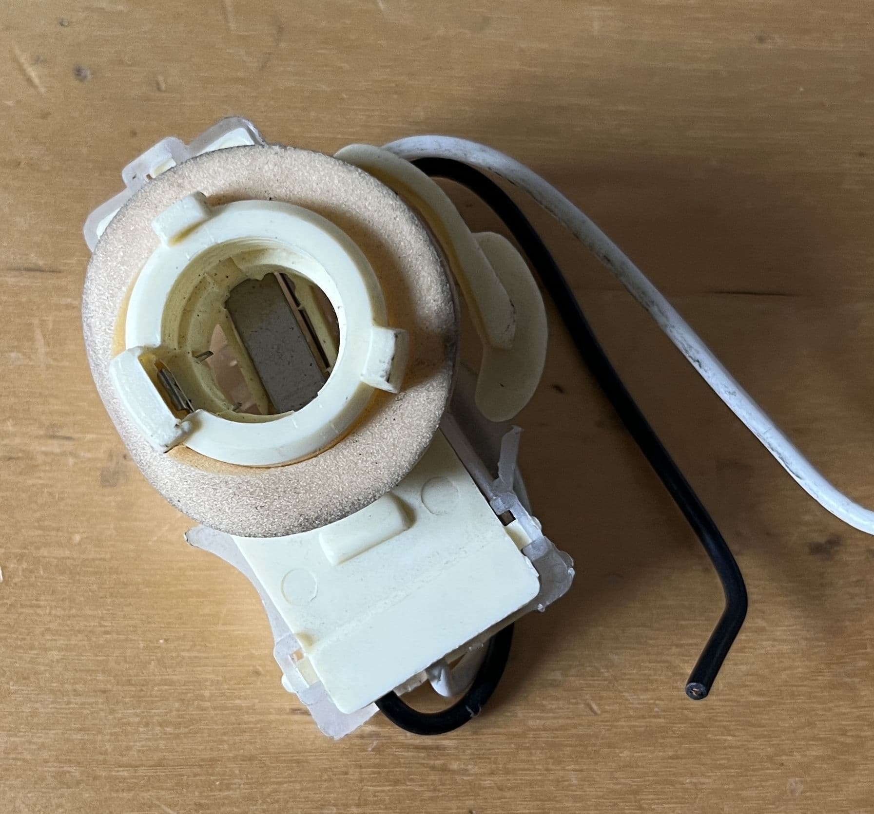 Two Wire Light Socket 1975-96 85866 single pole 2-wire bulb Socket with Pigtails New