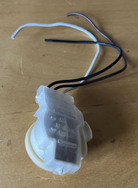 1976-1996 ,Lamp Socket S-507 Dorman 85867 2-pole 3-wire new