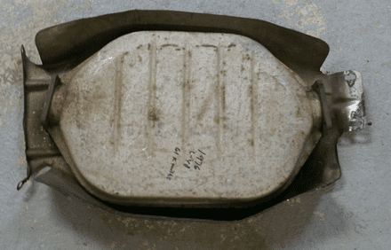 1976-79 - 1976 L-48 C3 Corvette, GM6498988 Catalytic Converter W/Heat Shield,61,000 Miles, Used