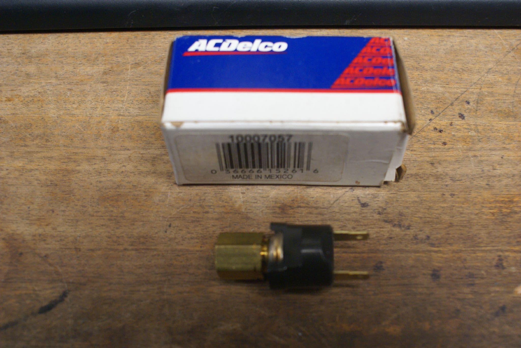 1984-1992 C4 Corvette Air Compressor Cycling Switch GM 10007057 New