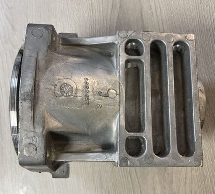 1984-1993 GM 8682456 C4 TH700-R4 Transmission tail rear HOUSING inc bushing and seals New NOS