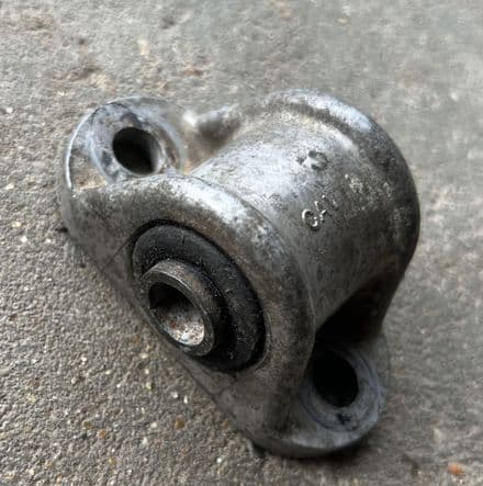 1984-87 Corvette C4,GM 14084098 front Sway Bar INSULATOR BUSH bracket link