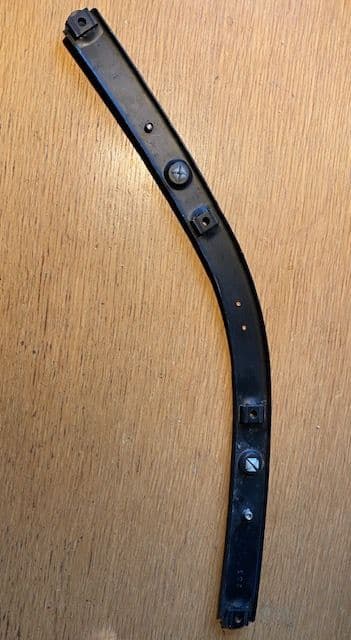 1984-90 LH -RH 14043166 'boomerang lower RETAINER front air dam spoiler deflector left &right