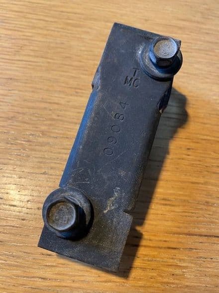 1984-96 C4 LH Hood Guide Pin Bracket 14043083