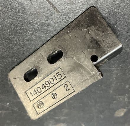 1984-96 Luggage Shade Catch LH,GM 14049015,Used